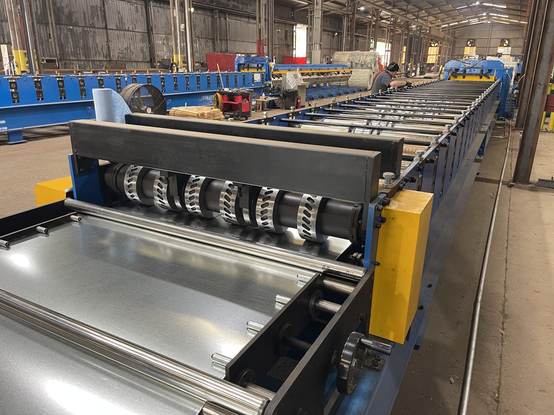 Steel deck installation — Waller County Courthouse, Hempstead, TX | Cutting Edge Decking