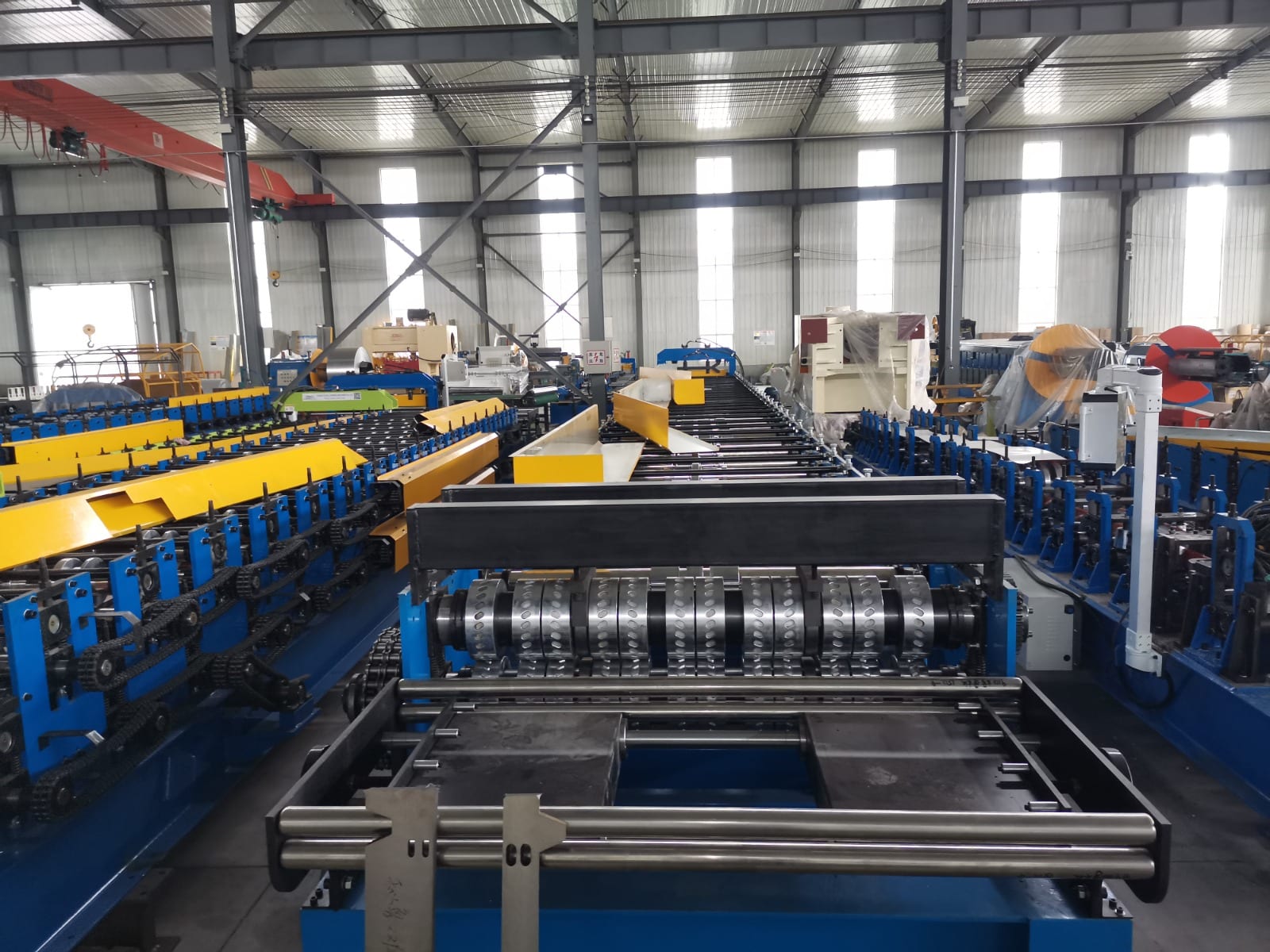 Steel deck installation — IL Texas Liberty HS, Cleveland, TX | Cutting Edge Decking