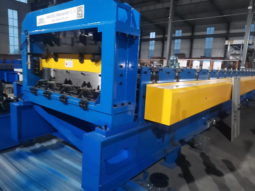 Steel deck installation — Richmond K-8 School, Richmond, TX | Cutting Edge Decking